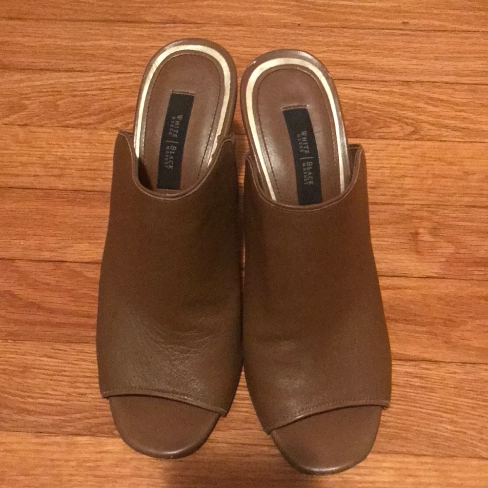 Brown/tan  👠